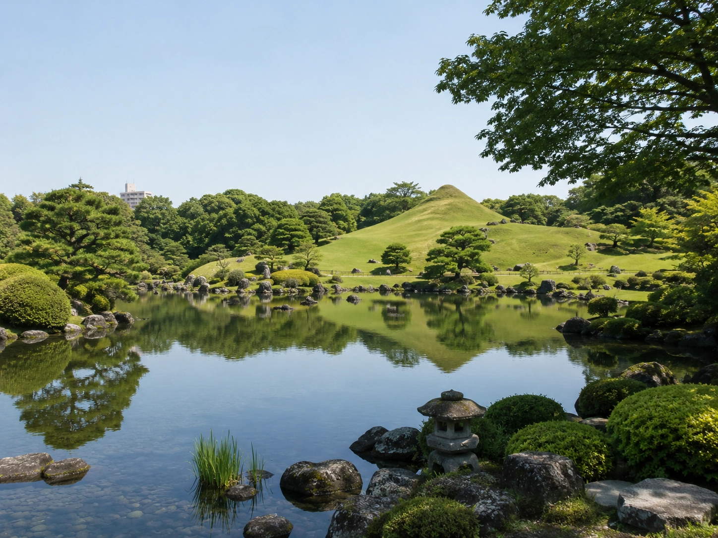 水前寺成趣園の日本庭園と池